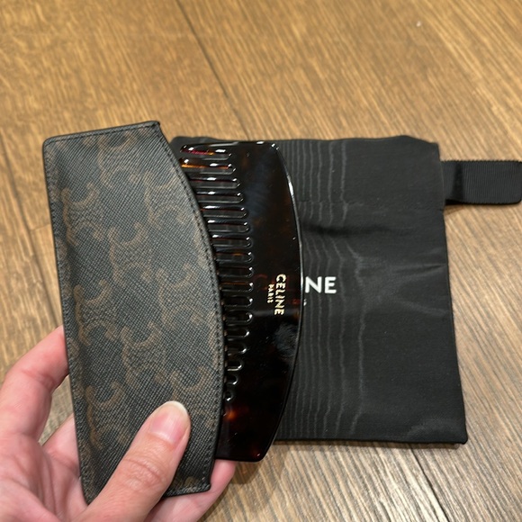 CURVED HAIR COMB WITH CASE IN TRIOMPHE CANVAS - Picture 6 of 8